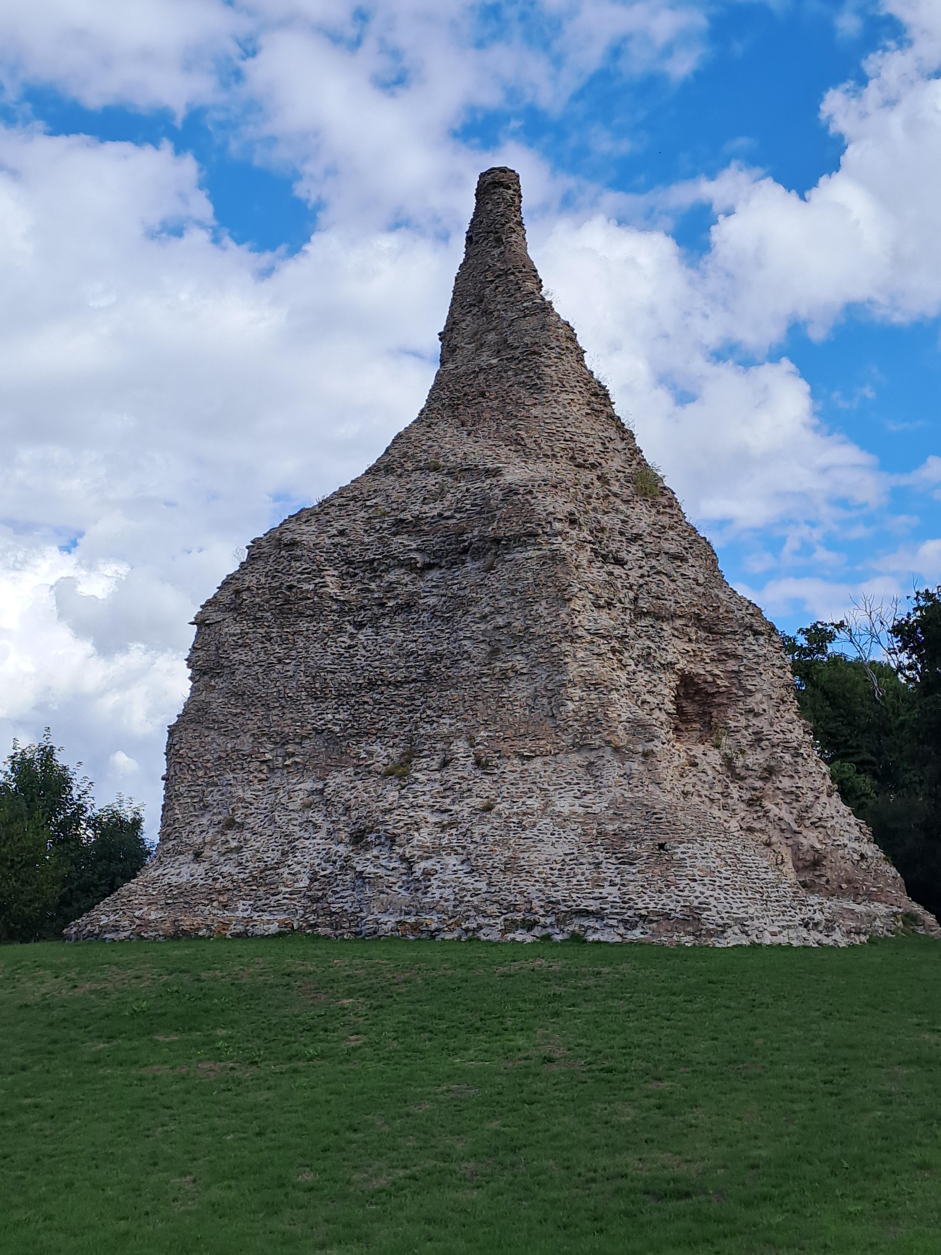 Pyramide de Couhard et paysage